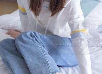 BoBoSocks袜啵啵 - 小甜豆演绎的珠光咖丝，全套图片就炸了我的审美雷达。