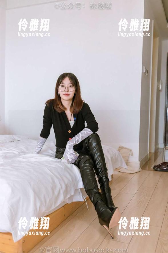 BoBoSocks袜啵啵 - 最新上架：稚予的高跟鞋，美图已经迫不及待要炫耀啦！
