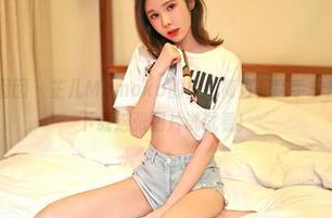 Feilin嗲囡囡 - 芷儿Momoko的自拍简直是随手一拍，来吧，下载这张图片试试看！
