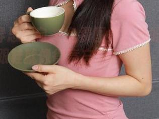 IESS异思趣向 - 免费图集：辣妈和她的棕色高跟鞋就像得意忘形的情侣，默契到让人咋舌。