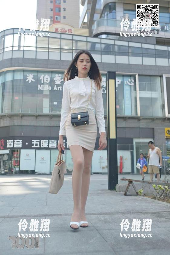 IESS异思趣向-馨月 IESS异思趣向 - 图库密探:“馨月”的肉丝高跟作品,好奇的我只能用“震惊”来形容这双优雅的腿。