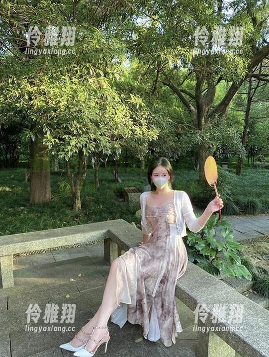 July芝岚 微密圈 - 用July芝岚婚纱套图,与下载按钮一同“拯救”你的周末。