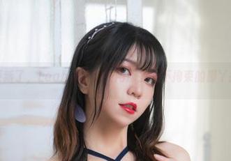 裸足作品集更新了，Leah梓未又在用那些毫不拘束的脚丫挑逗我的目光