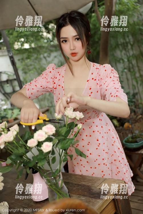MFStar模范学院-刘飞儿Faye MFStar模范学院 - 牛仔裤里的刘飞儿Faye:你以为只是裤子,其实蕴藏着整个图集的精彩!