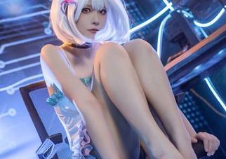 Quan冉有点饿说运动更重要，在线写真就要这么舒服！