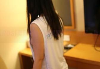不小心陷入ROSI美图中的空姐制服魅惑，掀起一阵别扭热潮。