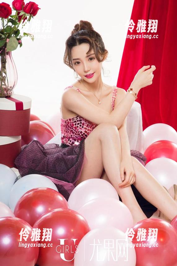 UGirls尤果网-Abby金金 UGirls尤果网 - Abby金金的秘书风——完美打工人还是精致猪猪女孩?