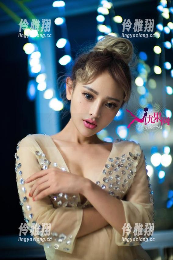 UGirls尤果网-郭婉祈 UGirls尤果网 - 郭婉祈的新毛衣图集更新,谁还敢质疑我的穿搭哲学?