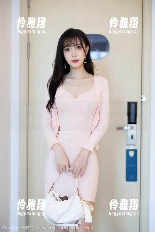 Xiuren秀人网 - Candy糖糖的厨娘写真：是不是该把你的菜谱也下载下来？