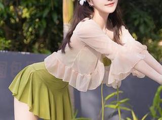 Xiuren秀人网 - 当南初妹妹遇到清纯：图包里藏着什么小心思呢？
