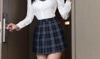 Xiuren秀人网 - 谢小葱教我如何把自己拍成女神，顺便学会了吸气、收腹、故作清冷。