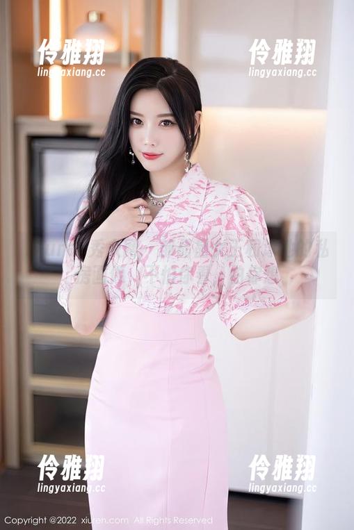 Xiuren秀人网 - 邹晶晶女王和泳池的私房画像，不怕你看，怕你想