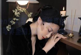 Xiuren秀人网 - 这灰丝真的是雅茹老师私房写真里的灵魂，坏坏的吸引力！