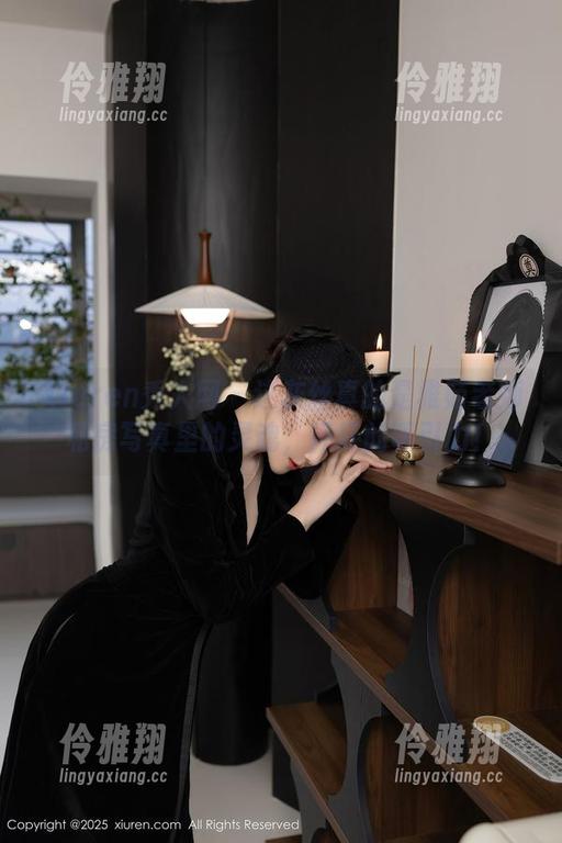 Xiuren秀人网 - 这灰丝真的是雅茹老师私房写真里的灵魂，坏坏的吸引力！