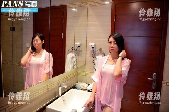 pans - 私拍里，李沫的修女不仅仅是信仰，更多是自由与挑战！
