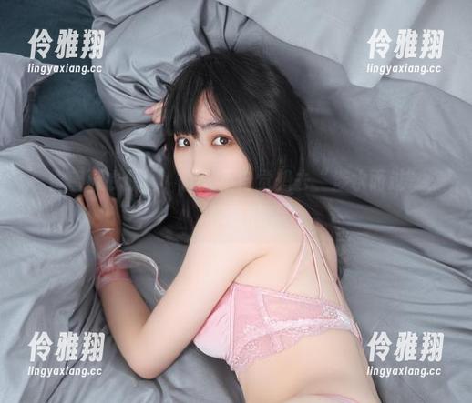 一智智泳衣原图，让人不自觉想去“涉水而过”，你懂的