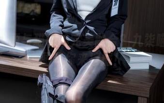 想看美丽与猫咪的完美融合？九柒喵的套图等你来挖掘！