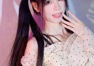 微密圈 - 这一组十万口草莓粥粥最新短裤照片，有种随意又值得细看舒适感，挺懒散的。