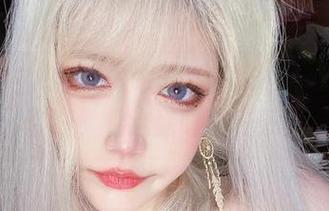 暗夜里，啾小妍Deer仿佛在对我发出默默的召唤，看这猫咪的禀赋！