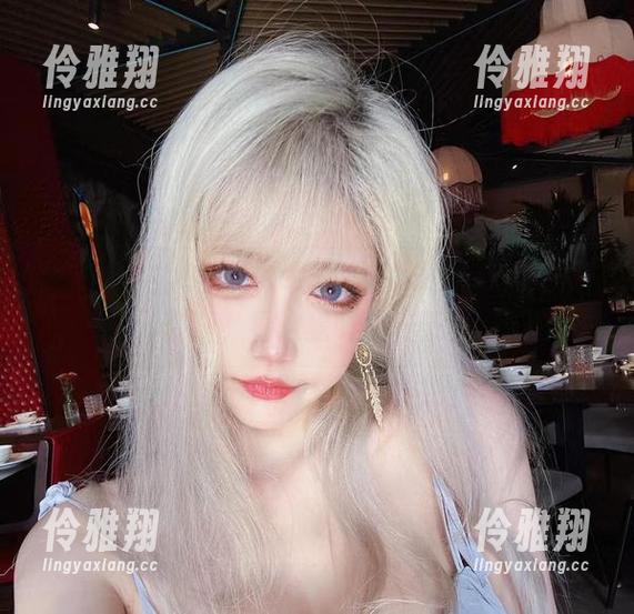 暗夜里，啾小妍Deer仿佛在对我发出默默的召唤，看这猫咪的禀赋！