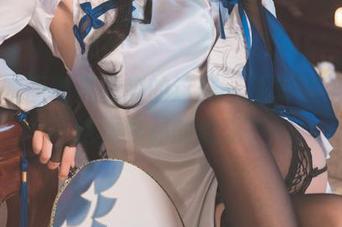 喵糖映画哪里找来的这样一件旗袍，难道这是作品的魔法？