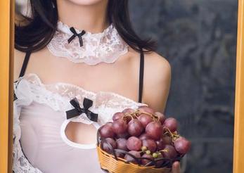 头条女神 - 原来制服也能穿出风味，尹菲图集让我想了太多...