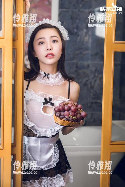 头条女神 - 原来制服也能穿出风味，尹菲图集让我想了太多...