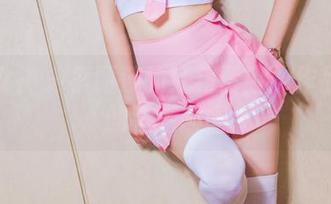 头条女神 - 李丽莎的红裙冒险：作品集中的幕后趣闻