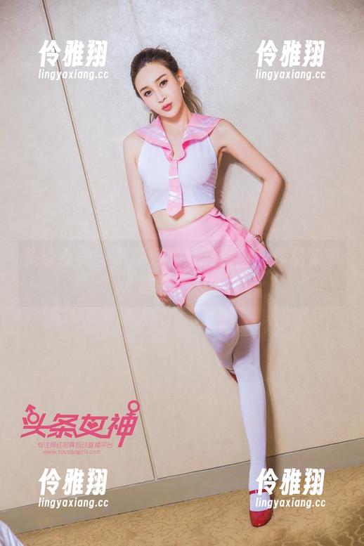 头条女神-李丽莎 头条女神 - 李丽莎的红裙冒险:作品集中的幕后趣闻