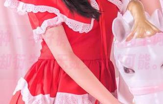 头条女神 - 牛仔裤和琳琳：两个词简单，却衍生出无数美图的可能。