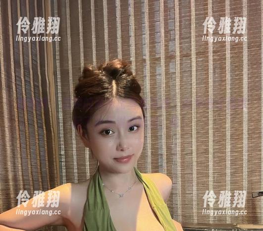 微密圈 - 奶雯的黑色比基尼精选，意外地让我想起了冰淇淋的味道，哈！