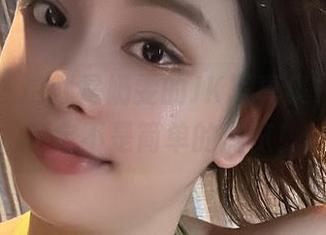 微密圈 - 这就是奶雯的JK写真集，下载了一定不是简单的浏览！