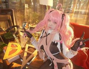 妹妹，这个角色在小和甜酒的作品中悄然绽放着与众不同的光芒。