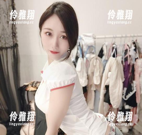 微密圈 - 小玉吃果冻私房作品：红色睡衣是要尝试找个聚光点吗？太吸引眼球了！