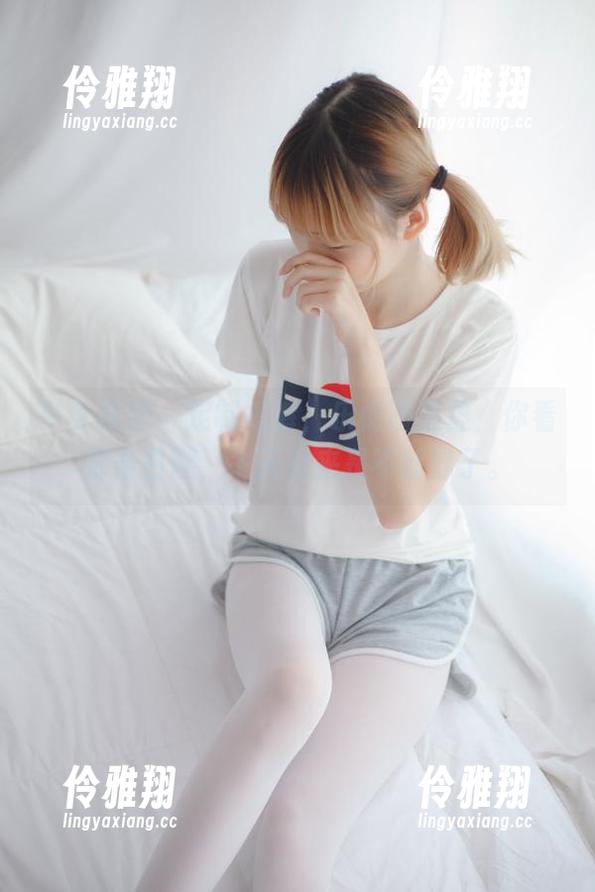 少女秩序 - 定制短裤，乐栀图集里，你看那条白腿，冬天看来是不够穿了。
