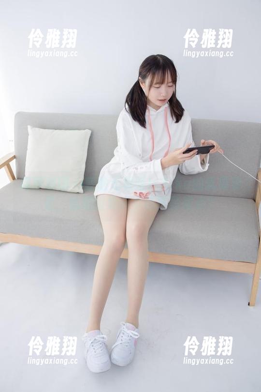森萝财团 - 变脸无极限！Aika的乳霜果足，私拍图集能不能再亮眼点？
