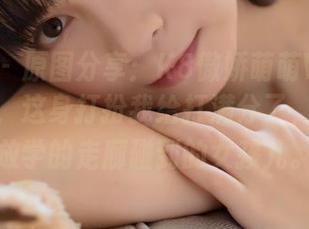 波萝社 - 原图分享：K8傲娇萌萌Vivian穿制服，这身打扮我给打满分了，好像在放学的走廊碰到的女孩儿。