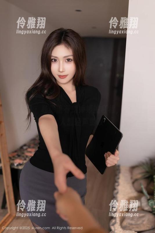 秀人网 - 私房里有刘婷婷的红裙，细腻到让人想轻声赞叹