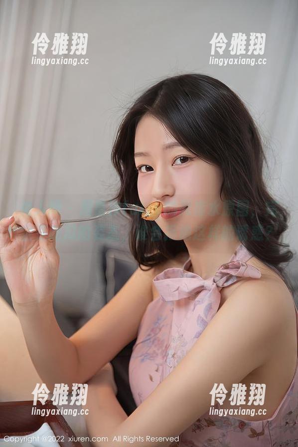 秀人网 - 周慕汐fairy的死库水原图，完全是吃瓜的姿态，谁会拒绝这样的诱惑？
