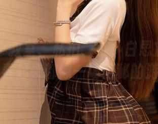 秀人网 - 教室、私拍、小小白思宜——这一切看起来都像一场隐秘的游戏。
