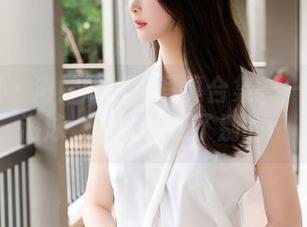 秀人网 - 清妙的泳池写真合集——明明在游泳，却让我想了别的…