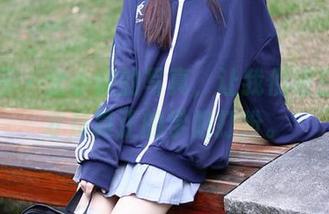 秀人网 - 金小依的写真，让我们明白什么才是真正的学姐打扮。