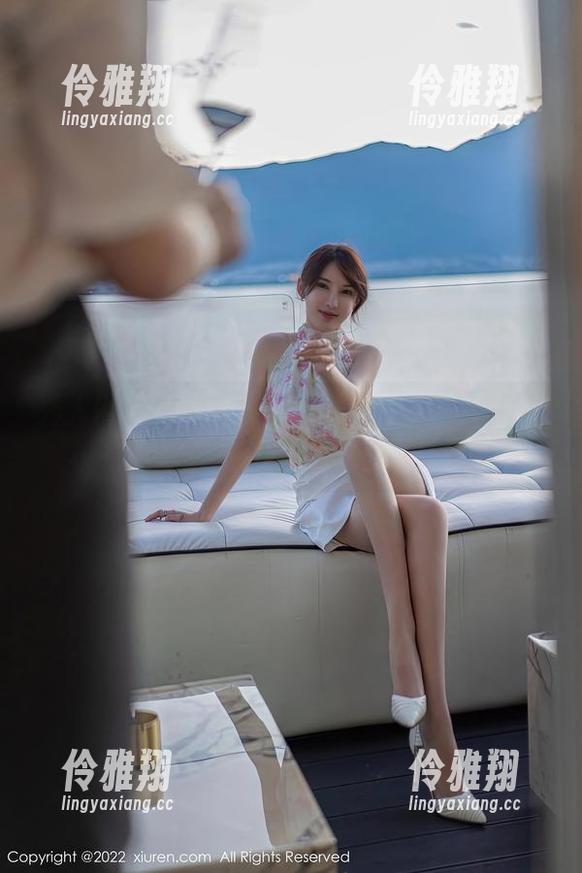 秀人网 - 从黄歆苑的红裙照中，我似乎看到了一个不一样的她。
