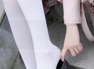 紧急企划 - 一组小恩的写真，掐指一算，居然这样穿护士服也不错。