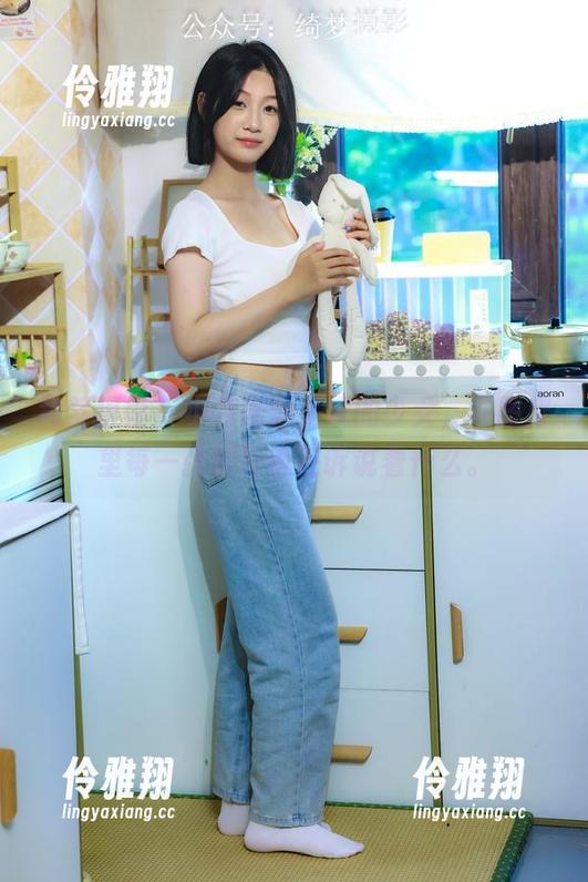 绮梦摄影 - 小莉最新呈现的少女，在图库里每一张都好像在诉说着什么。