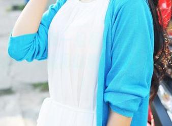 美媛馆 - 这里有一组杨晓青儿的户外写真，捡起掉的头发同时也在拍照，我的宝藏！
