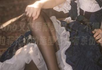 花柒Hana又来贡献美图了，不得不说，这拉菲花嫁的造型也太有杀伤力！