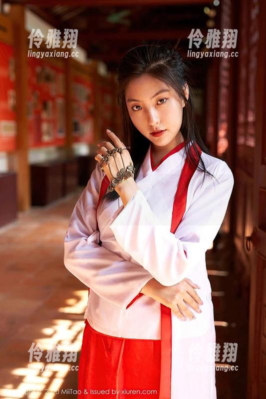 蜜桃社-冰露 蜜桃社 - 冰露的最新写真:少女的冰淇淋梦,吃了会不会太冷?