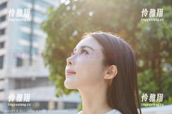 蜜桃社 - 铃木校服图集：谁说校服就不能时髦，下载了再说！