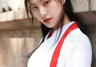 蜜桃社 - 精选眼镜姿态：露西Lucy的眼镜，下意识地让我也想试试！